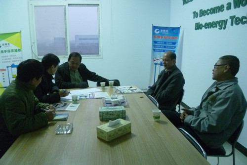 馬來西亞客戶考察绿巨人草莓丝瓜秋葵榴莲在线小型飼料顆粒機