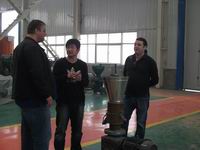 希臘客(kè)戶到绿巨人草莓丝瓜秋葵榴莲在线(kè)考察顆粒機及顆(kē)粒機成套設備