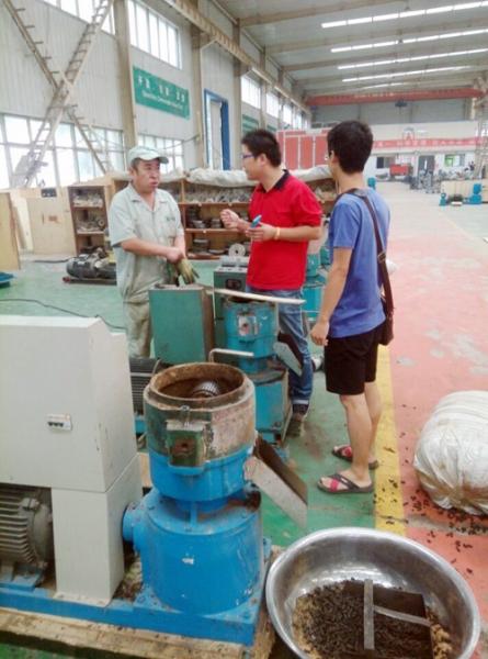 客戶在(zài)吉(jí)姆克車間
